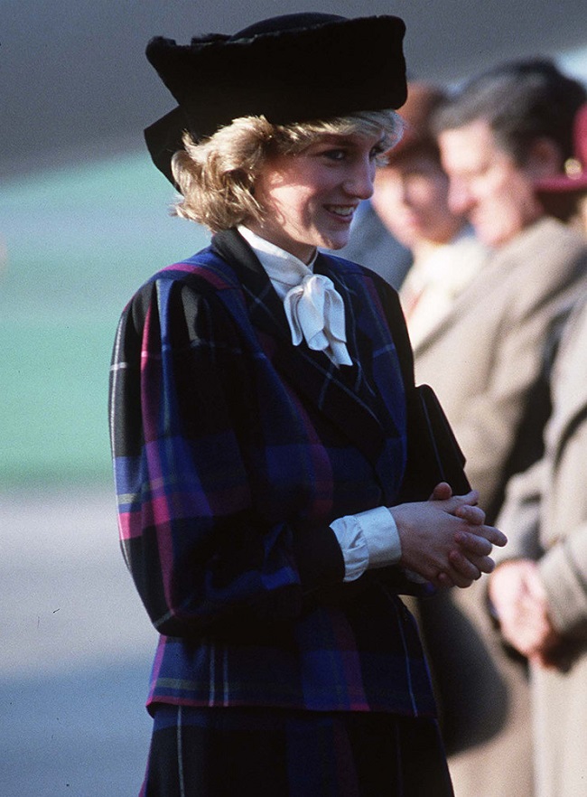 Королева Єлизавета II відмовилася носити хутро: що сталося